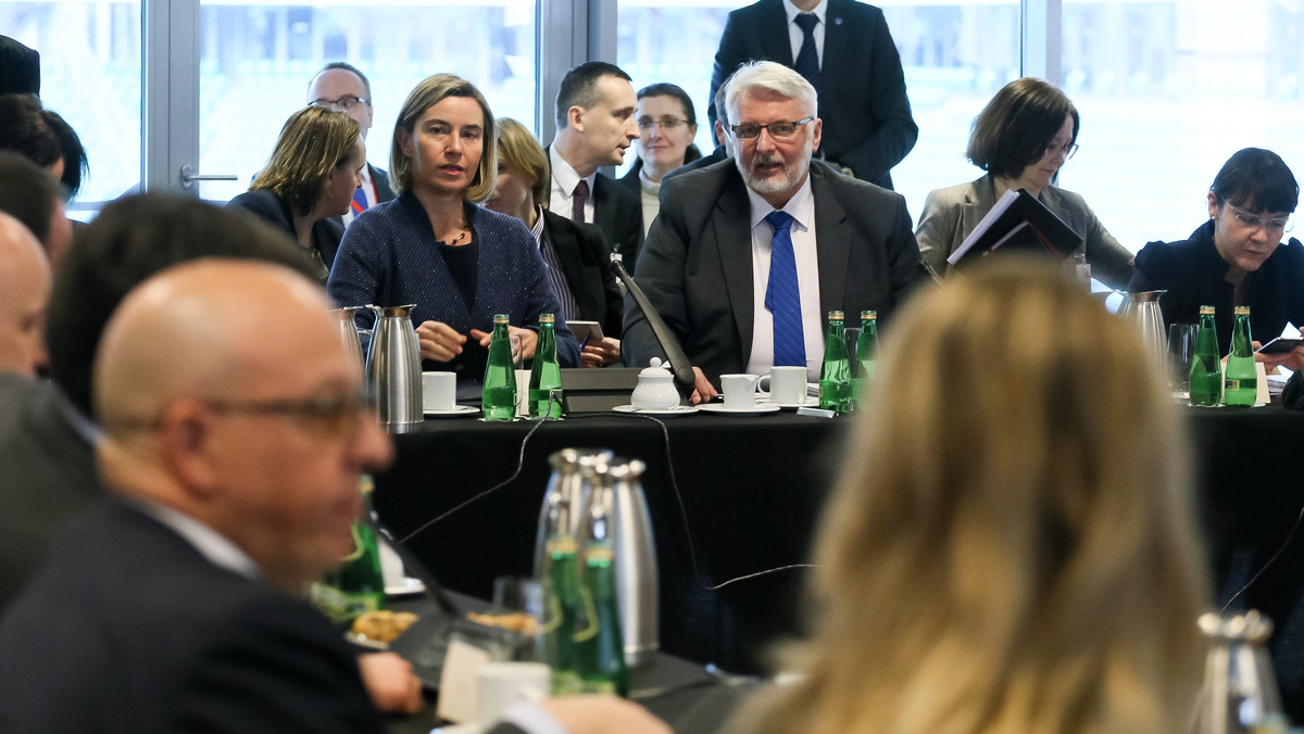 Ministrowie spraw zagranicznych Grupy Wyszehradzkiej oraz przedstawiciele 11 krajów Europy Południowo-Wschodniej rozpoczęli przed południem w Warszawie spotkanie z szefową unijnej dyplomacji Federiką Mogherini.