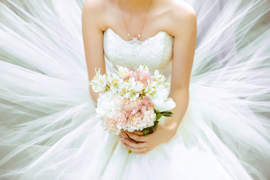 Pazarlás a tetőfokon: 61 milliós menyasszonyi ruhában ment férjhez ez a 19  éves menyasszony - Blikk Rúzs