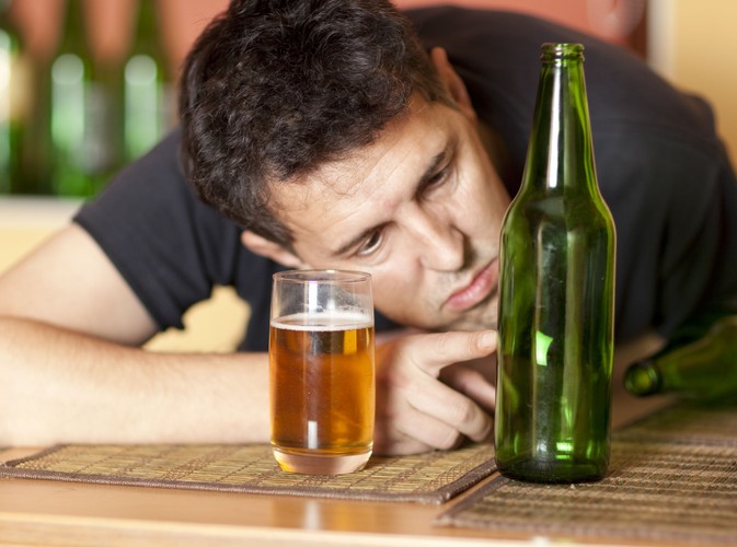 Mieszanie alkoholi powoduje silniejszego kaca?