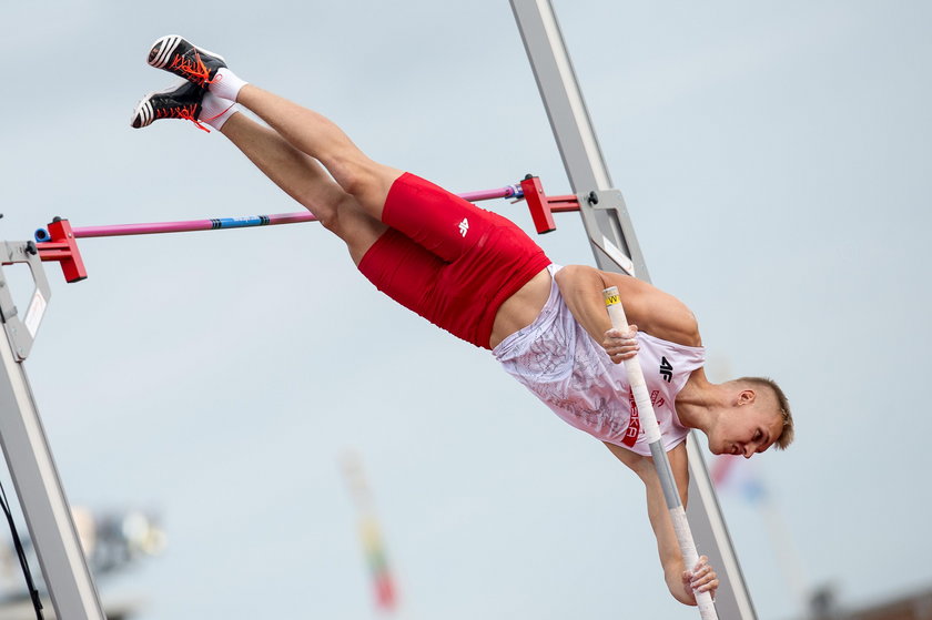 Robert Sobera sensacyjnym mistrzem Europy! Renaud Lavillenie zawiódł