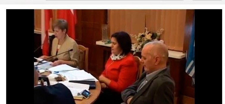 Zastępca burmistrza przyłapany. Na posiedzeniu rady oglądał ...