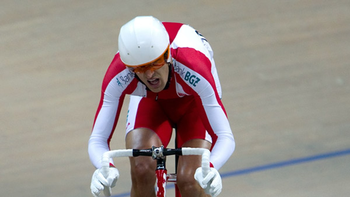 Rafał Ratajczyk spadł z pierwszego na trzecie miejsce po kolejnej konkurencji wieloboju (omnium) - wyścigu na dochodzenie. Polak wciąż jednak zachowuje duże szanse na medal mistrzostw Europy w Pruszkowie.