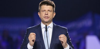 Petru o 500+: Nie do utrzymania. Nowoczesna ma inny pomysł