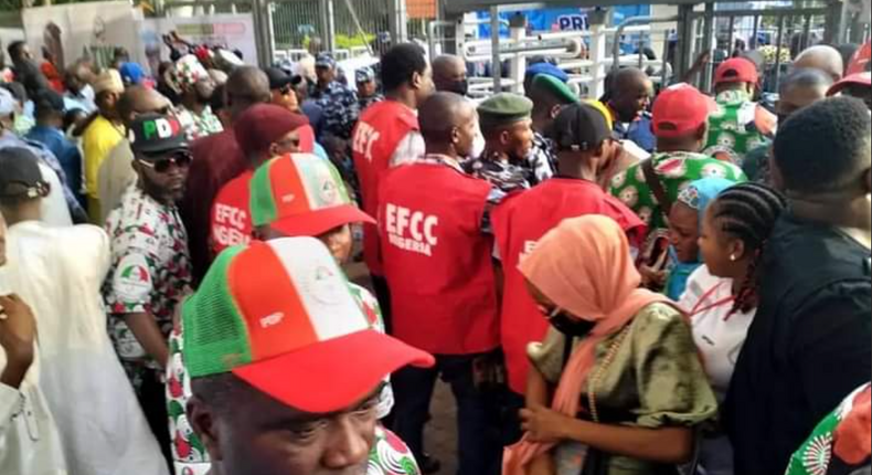 Police arrest 10 pickpockets at PDP Convention.