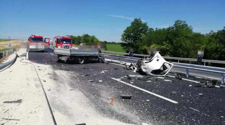 Kamion és kisteherautó ütközött a 8-as számú főúton /Fotó: Police