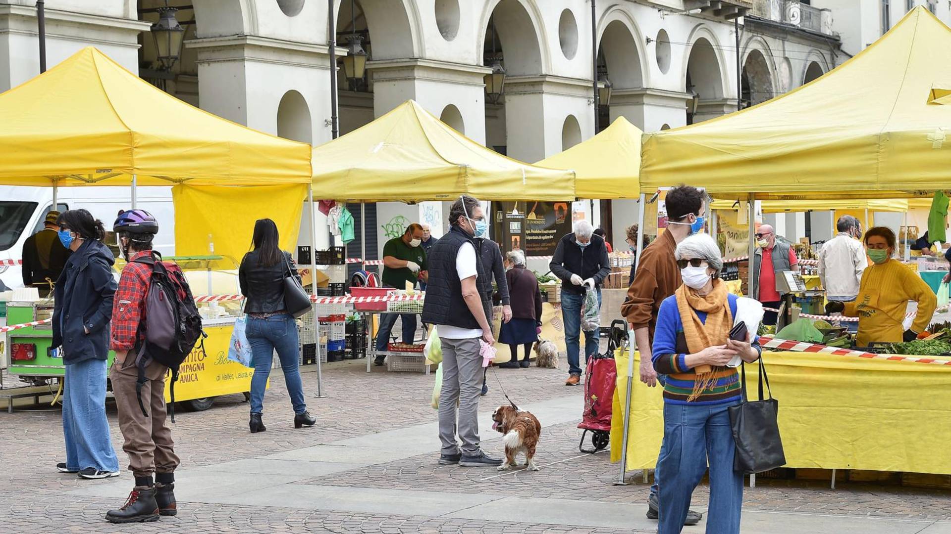 U Italiji vređaju sugrađane koji ne nose maske i prijavljuju ih policiji