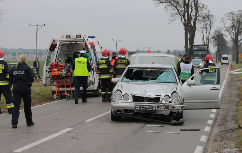 Potworny wypadek miał miejsce na drodze krajowej nr 51 w pobliżu miejscowości Łojdy