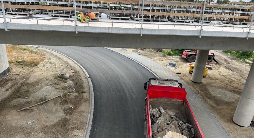 Nad nowa ulicą Wilczą wybudowany został kilkudziesięciometrowy wiadukt