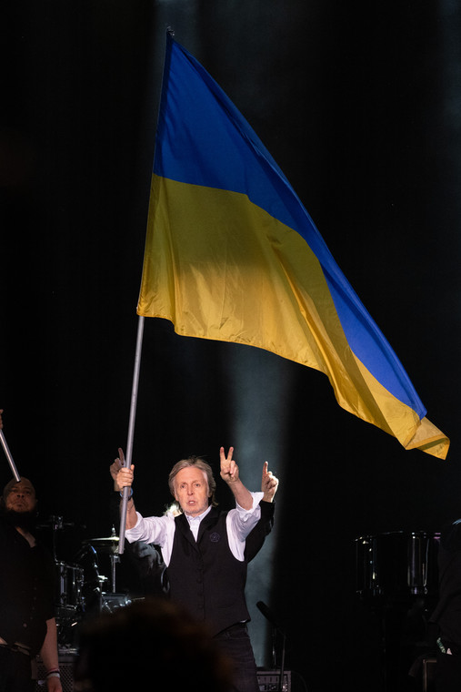 Paul McCartney podczas występu na Glastonbury