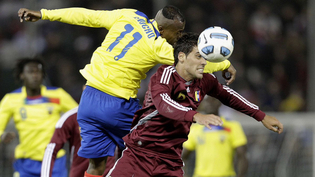 Francuska federacja piłkarska ogłosiła, że zawodnik RC Lens, Wenezuelczyk Gabriel Chichero nie zagra w piłkę do marca 2012, po tym jak jego skandaliczne zachowanie po jednym ze spotkań zostało utrwalone na kamerach jednej ze stacji telewizyjnych.
