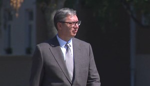 Aleksandar Vučić, kasarna