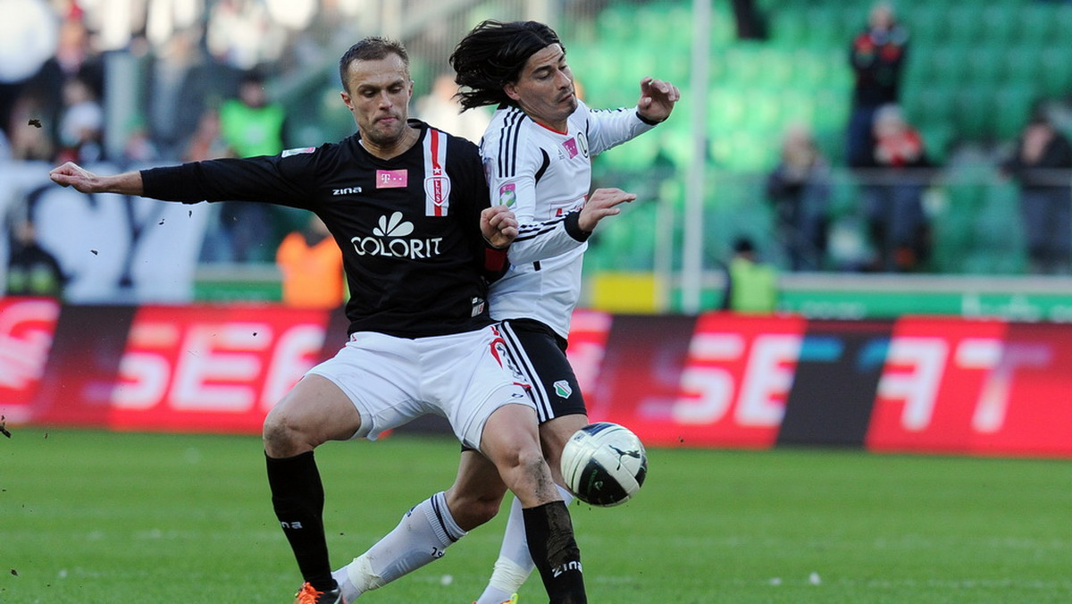 Legia Warszawa nie chciała przedłużać współpracy z Ismaelem Blanco, ale Argentyńczyk długo na propozycje nie musiał czekać. Po 30-letniego napastnika zgłosił się APOEL Nikozja. Wicemistrzowie Cypru liczą, że piłkarz wydatnie wzmocni ich atak.