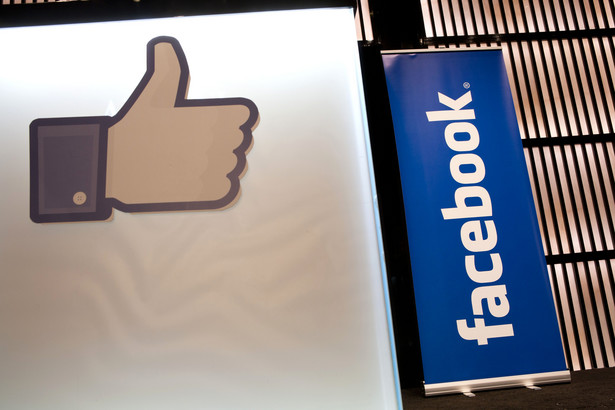 Przeszło połowa spośród 900 mln użytkowników Facebooka ma dostęp do portalu społecznościowego za pośrednictwem urządzeń mobilnych.