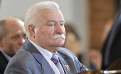 Lech Wałęsa o odnalezionych dokumentach: Ale walczą, nawet trupem Kiszczaka