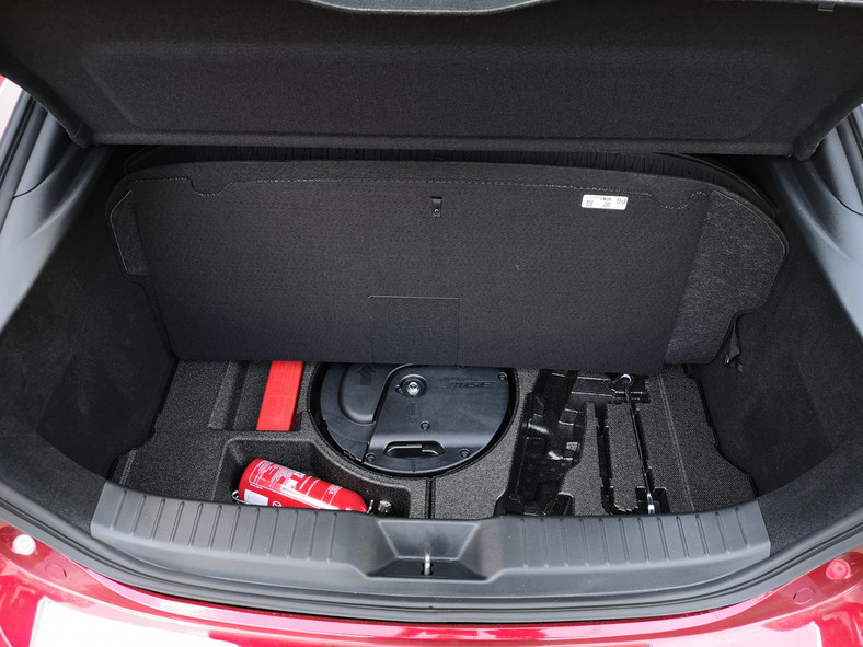 Mazda 3 z systemem MZD Connect i nagłośnieniem Bose