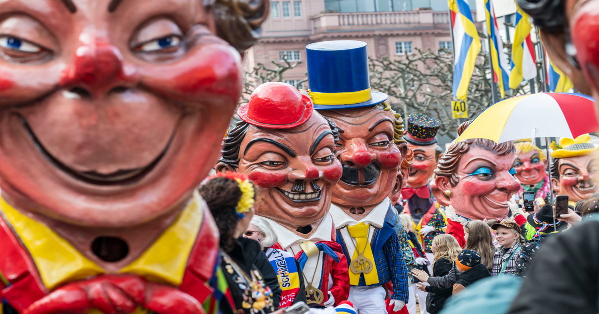 Von Sonne zu Kälte: 600.000 Narren erwarten Motivwagen mit Merz, Söder und Trump