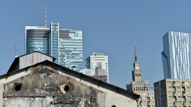 Żelazna 66 wpisana do rejestru zabytków. W tej kamienicy mieszkał Mieczysław Wajnberg