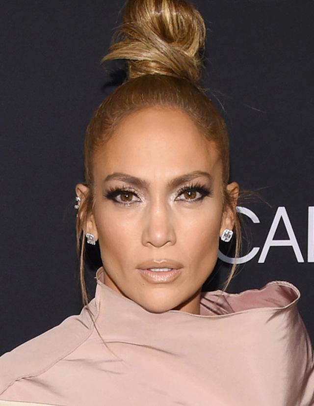 Ezt kapta Jennifer Lopez szerelmétől 50. születésnapjára - Glamour