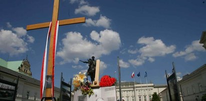 Krzyż nie pojedzie do Smoleńska. Nowe informacje