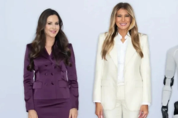 Tamara Vučić i Melanija Tramp RAZGOVARALE O SINOVIMA: Prve dame Srbije i Amerike razmenile SPECIJALNE POKLONE