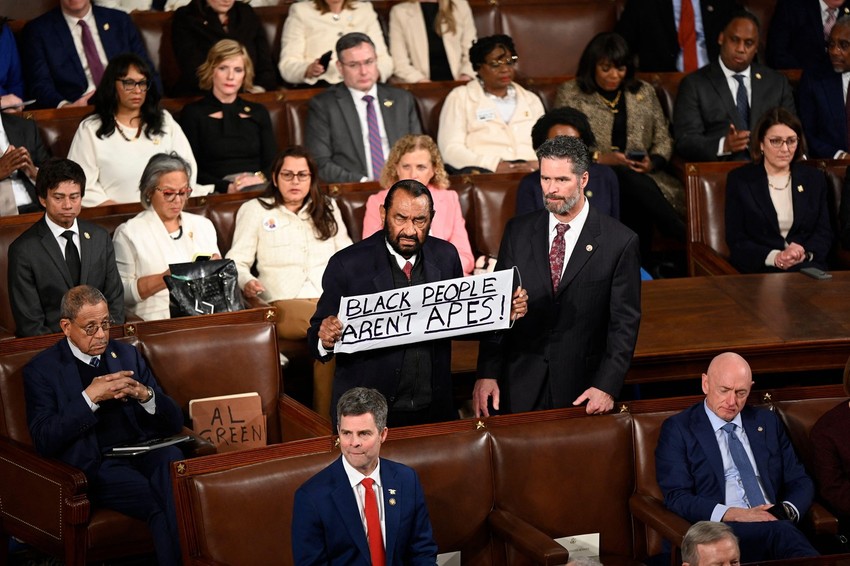 Al Grin drži transparent 