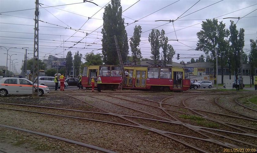 Groźny wypadek tramwaju w Warszawie. Są ranni!