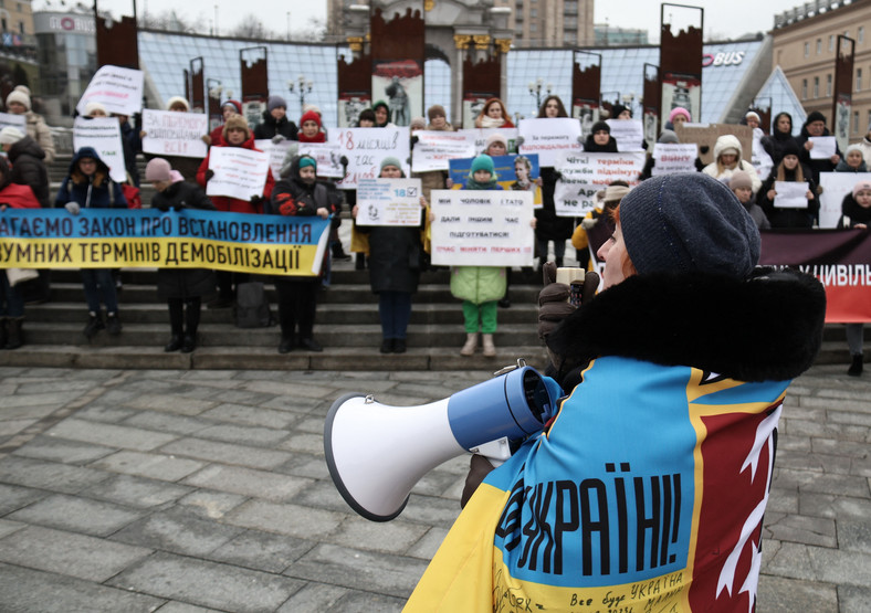 Rodziny żołnierzy domagają się demobilizacji po 18 miesiącach służby. Kijów, 28 stycznia 2024 r.