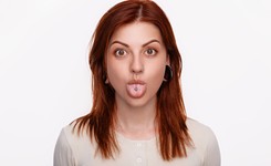 Kolczyk w języku? Dla dziąseł to koszmar