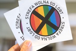 gazeta polska naklejka lgbt