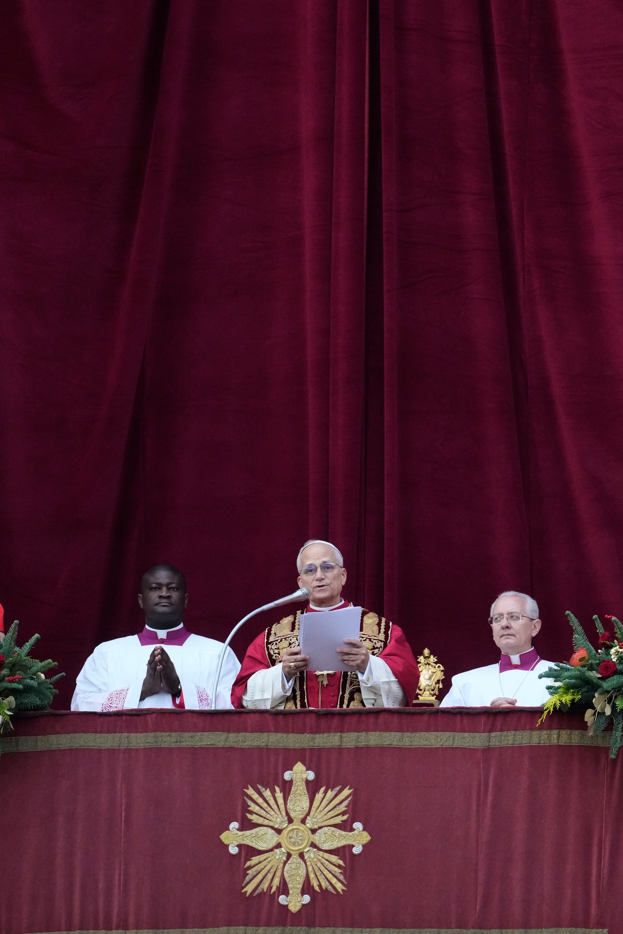 Pápež Lev XIV. udelil tradičné požehnanie Urbi et orbi.