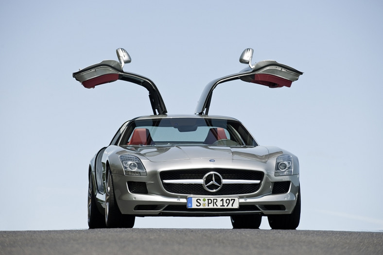 Mercedes SLS AMG w całej okazałaości