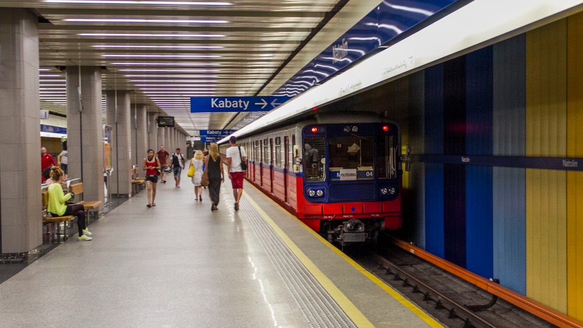 Kolejny milioner w Warszawie. Zagrał w totolotka na stacji metra Stokłosy. Miał szczęśliwą rękę – zdobył dwa miliony złotych.