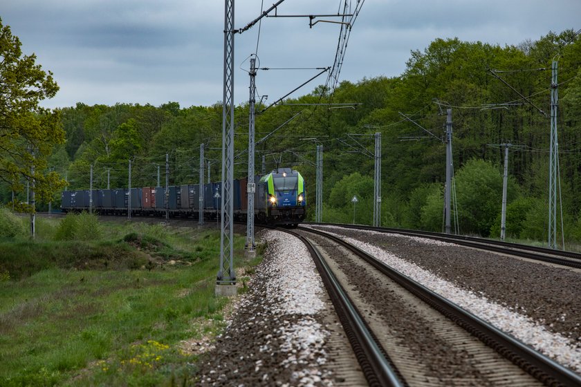 Krajowy Program Kolejowy to największy w historii program inwestycji na polskiej kolei. Zakłada on przeznaczenie około 76 mld zł na modernizację i rozbudowę infrastruktury kolejowej.