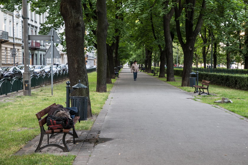 Śmieci na Plantach Dietlowskich w Krakowie