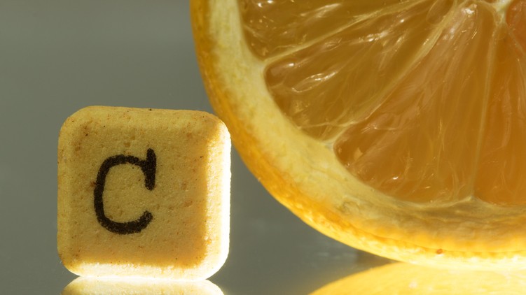 C-vitamin, étrend-kiegészítő, élelmiszer, színezék, aggályos édesítőszer