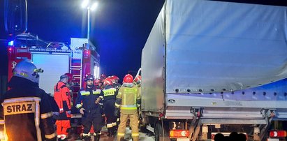 Ciężarówka zepsuła się. Kierowca zatrzymał ją na autostradzie. Chwilę później stało się coś strasznego