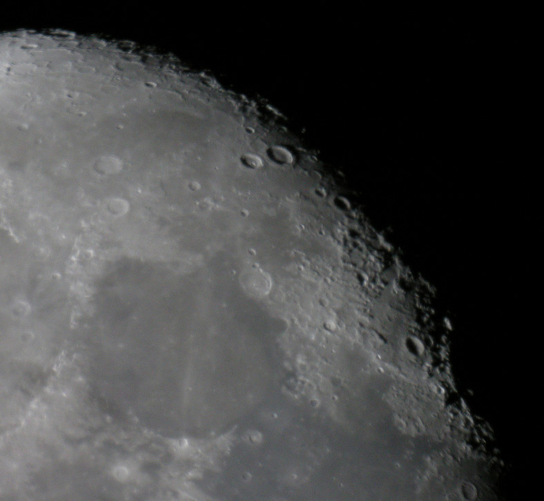 Linia oddzielająca oświetloną i nieoświetloną część Księżyca, zwana terminatorem