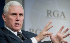 'New York Times' już wie kto będzie zastępcą Trumpa, jeśli wygra wybory. 'Mało znany gubernator'