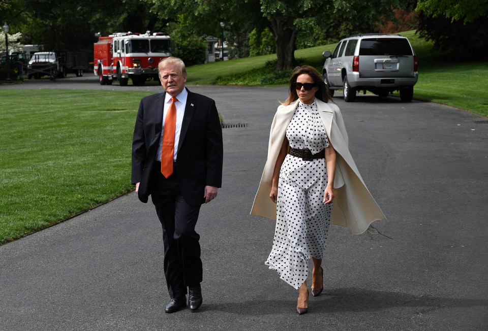 Melania Trump postawiła na groszki. Świetna stylówka!