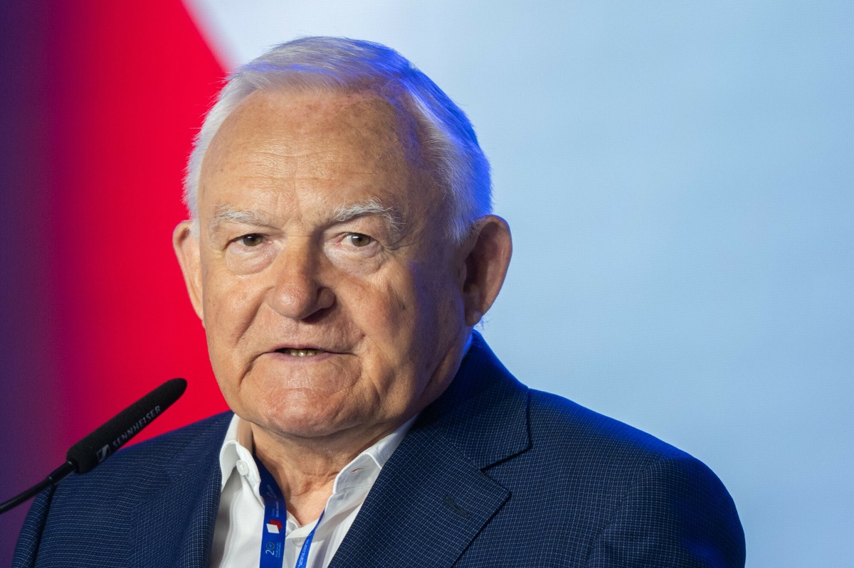 Leszek Miller nie gryzł się w język. Tak nazwał Szymona Hołownię