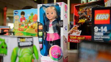Niemcy wycofują z rynku internetową lalkę Cayla. Może szpiegować dzieci