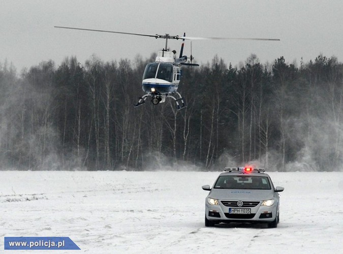 Polscy policjanci z roku na rok dysponują coraz nowszym sprzętem. Od niedawna na Mazowszu można zobaczyć volkswagena passata CC w srebrno-niebieskich barwach, który jest nowym narzędziem do walki z piratami drogowymi.