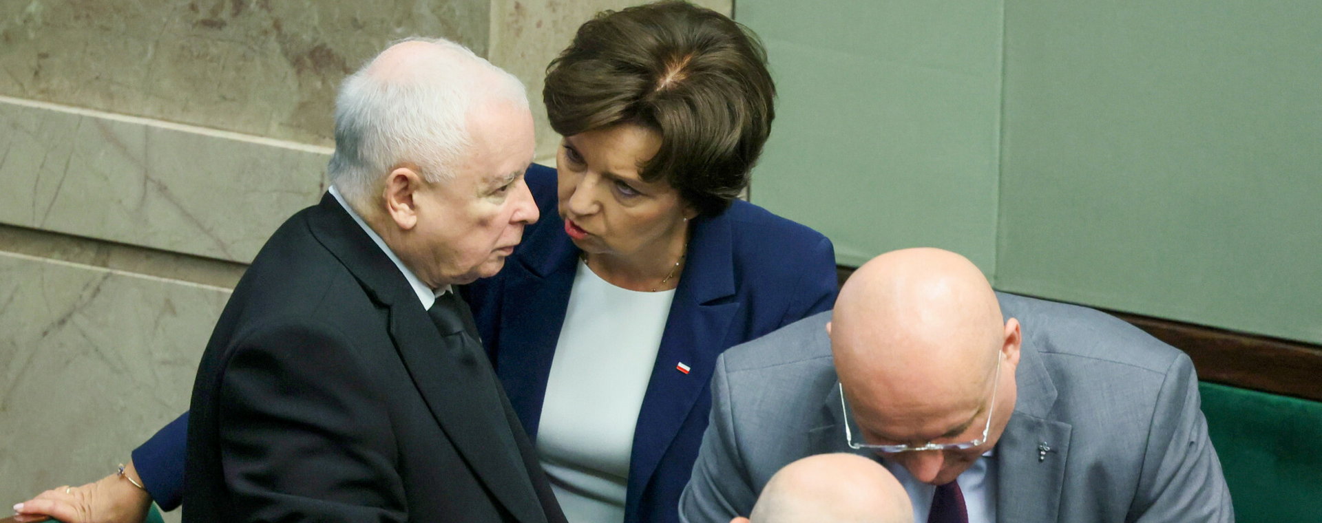 Sejm przegłosował nowelizację w sprawie emerytur pomostowych. Na zdjęciu m.in. Jarosław Kaczyński, prezes PiS i Marlena Maląg, minister rodziny i polityki społecznej