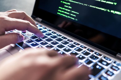 Panika wśród celebrytów. Hakerzy wykradli ich zdjęcia z kliniki chirurgii plastycznej