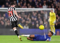 Obrońcy Chelsea jak dzieci we mgle. Kuriozalny gol w Pucharze Ligi w Anglii [WIDEO]