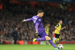 Liga Mistrzów: Szczęsny zatrzymał Lewandowskiego. WIDEO