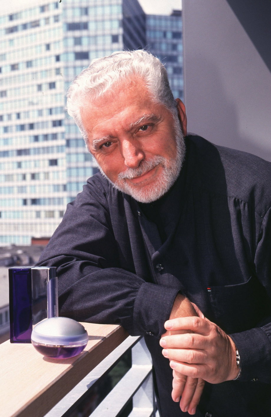 Paco Rabanne w 2001 r. Projektant prezentuje zapachy Ultra Violett oraz Side
