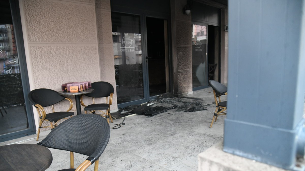 Zapaljen kafić na Vračaru