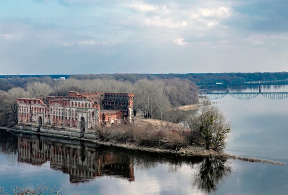 Spichlerz nad Narwią w Nowym Dworze Mazowiekim