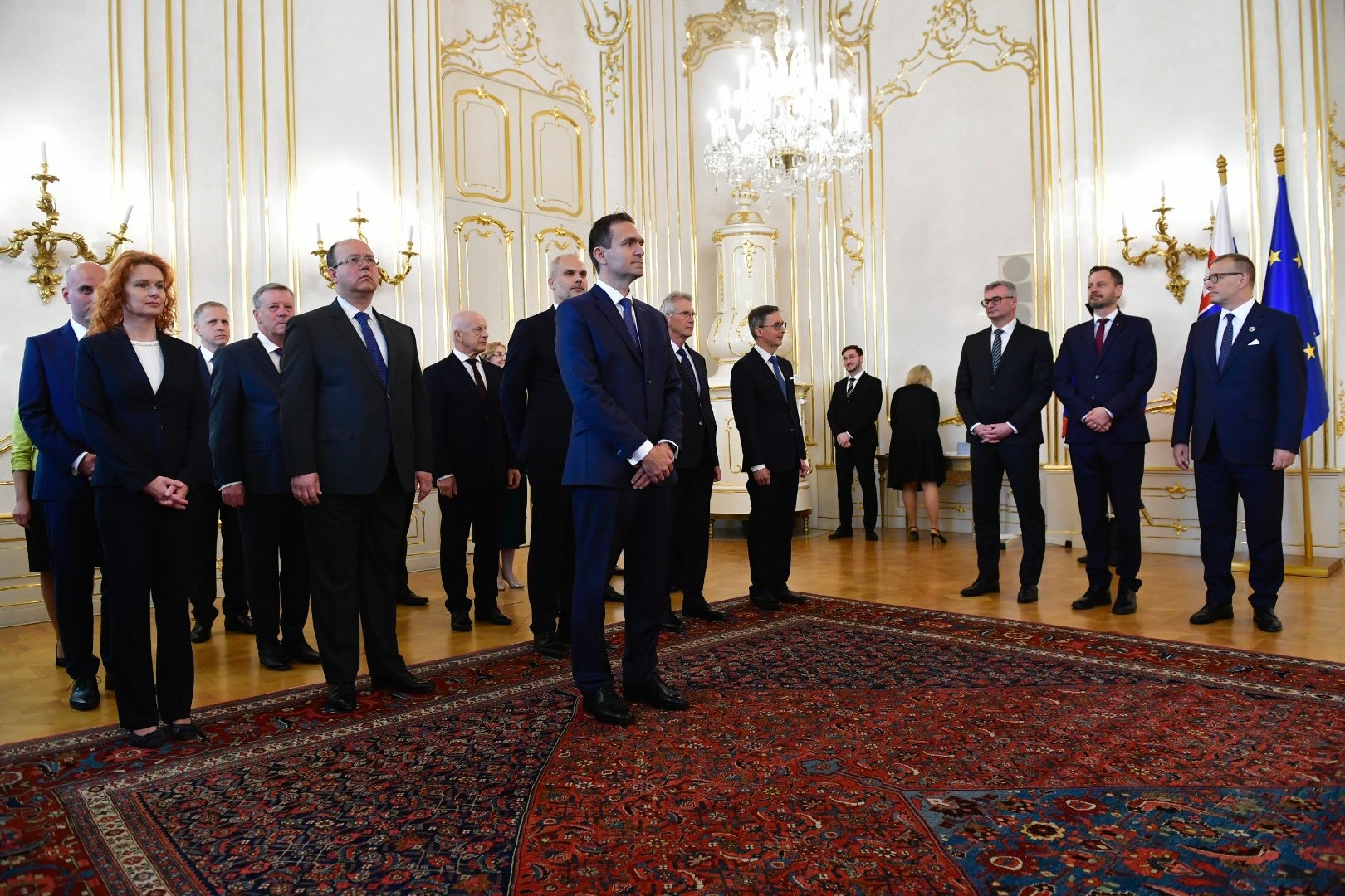 Prezidentka SR Zuzana Čaputová vymenovala novú úradnícku vládu, ktorá nahradila dočasne poverený kabinet Eduarda Hegera.